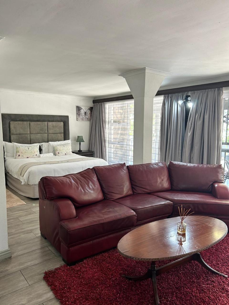 Calla Lily Guesthouse Mbombela Екстер'єр фото