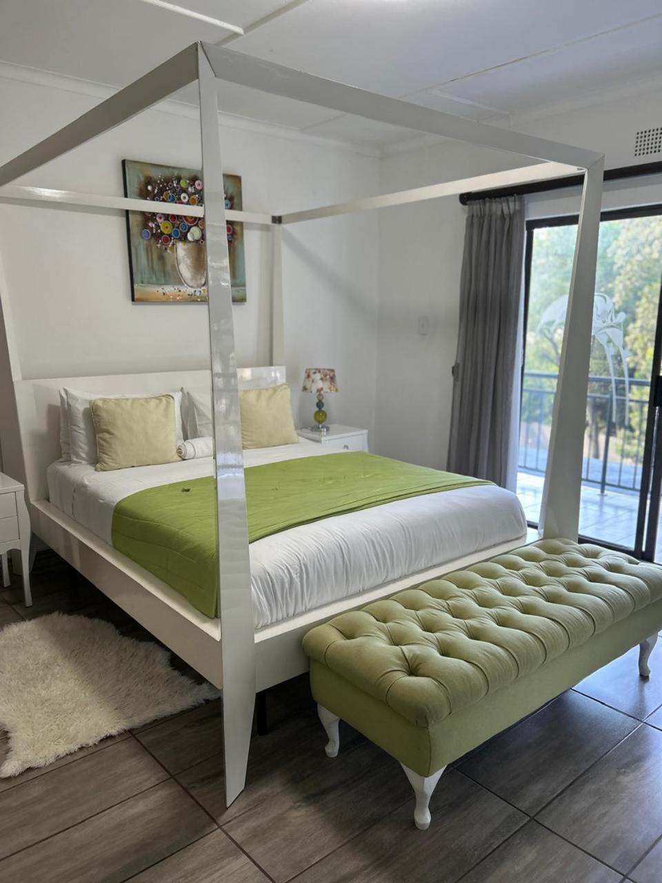 Calla Lily Guesthouse Mbombela Екстер'єр фото
