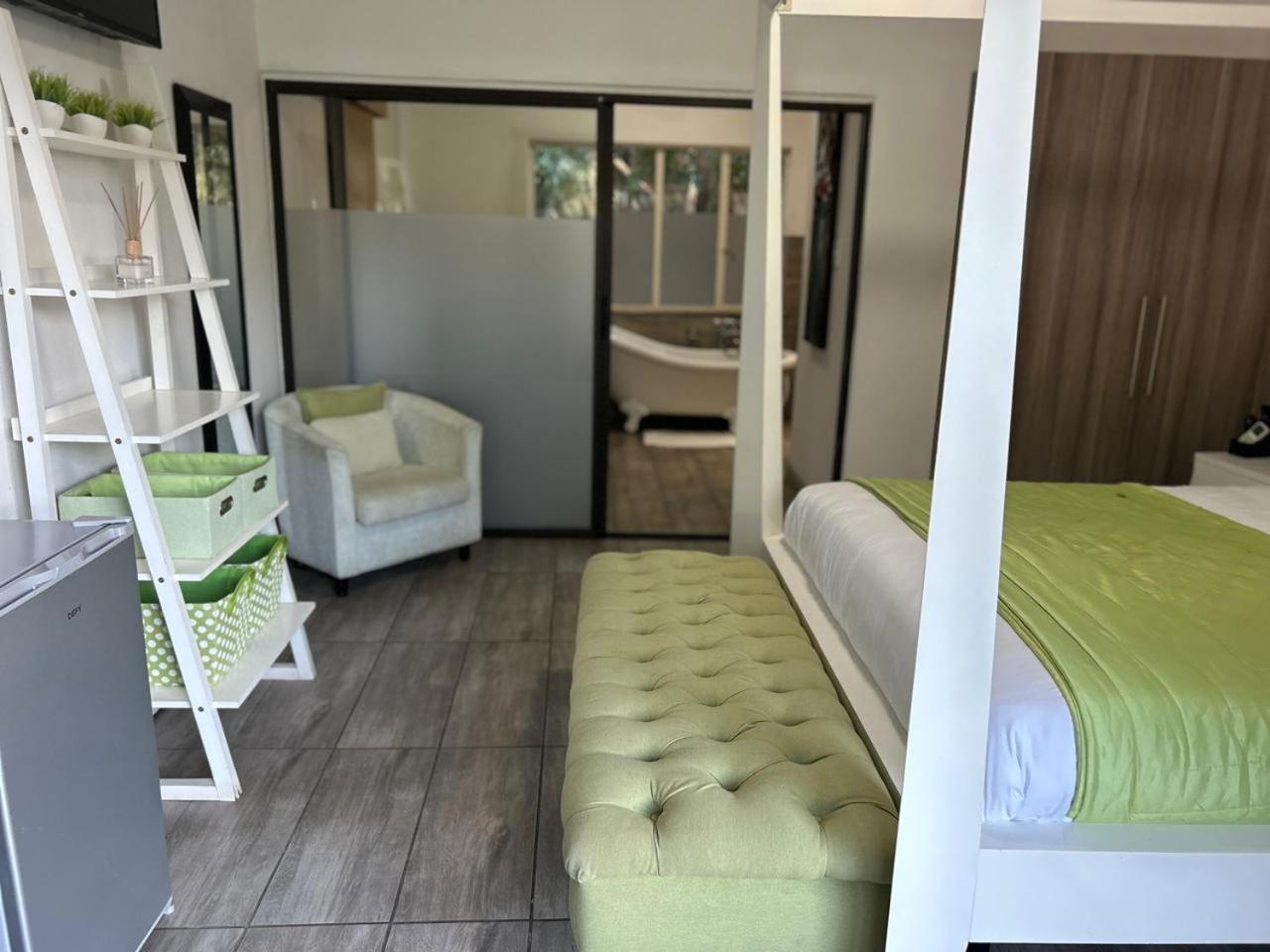 Calla Lily Guesthouse Mbombela Екстер'єр фото