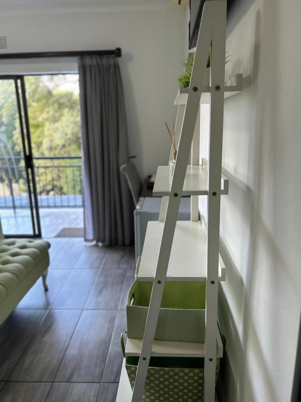 Calla Lily Guesthouse Mbombela Екстер'єр фото