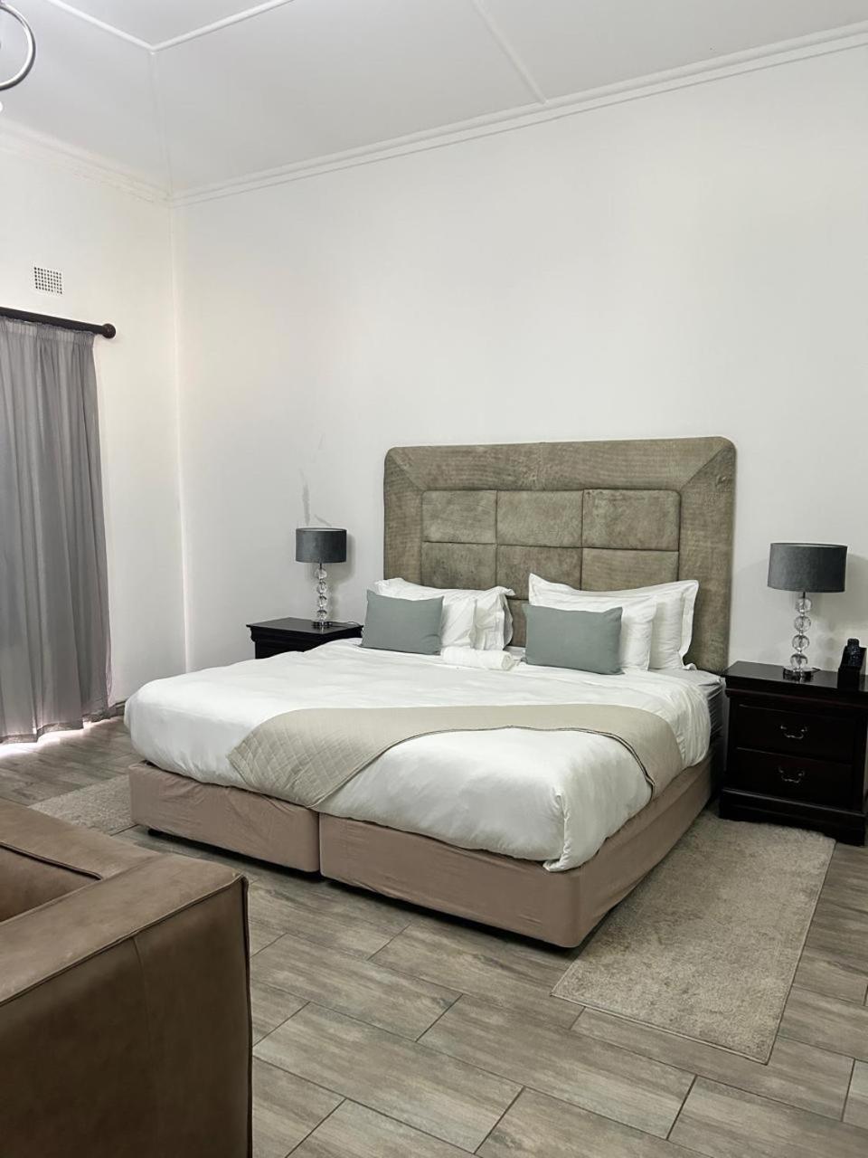 Calla Lily Guesthouse Mbombela Екстер'єр фото