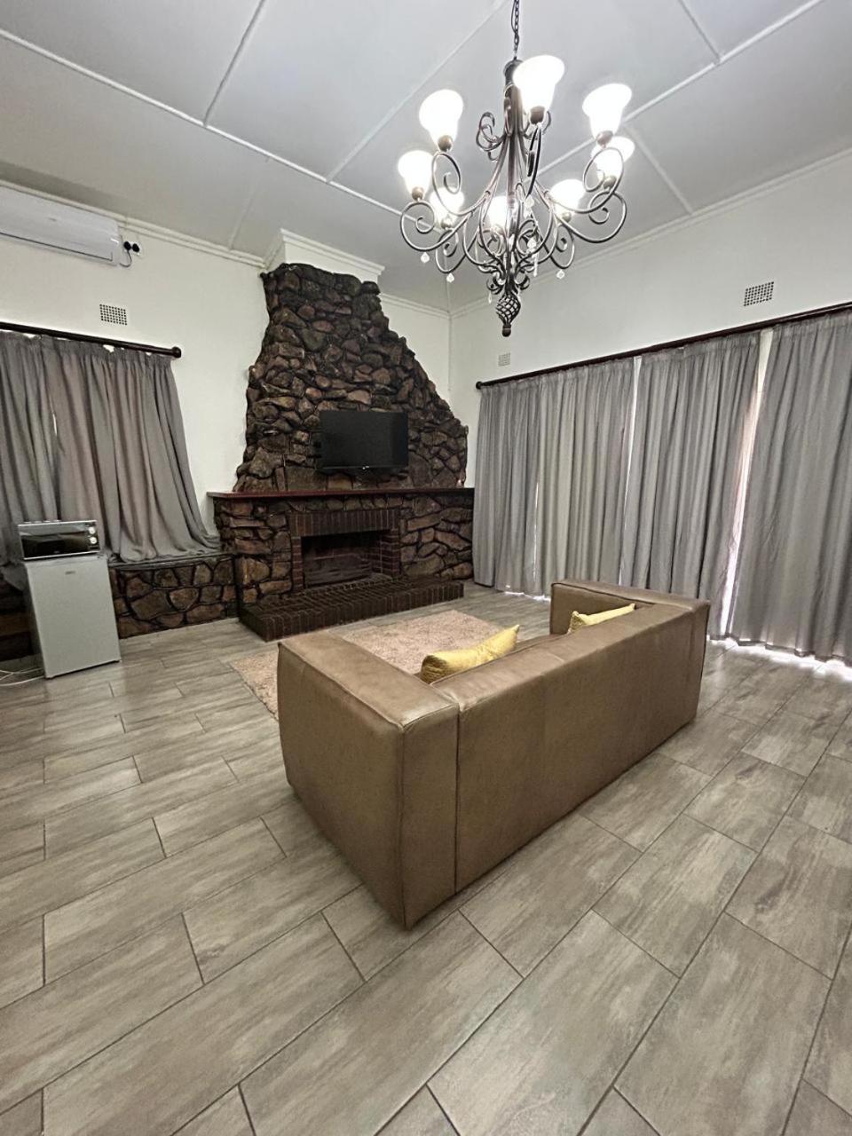 Calla Lily Guesthouse Mbombela Екстер'єр фото